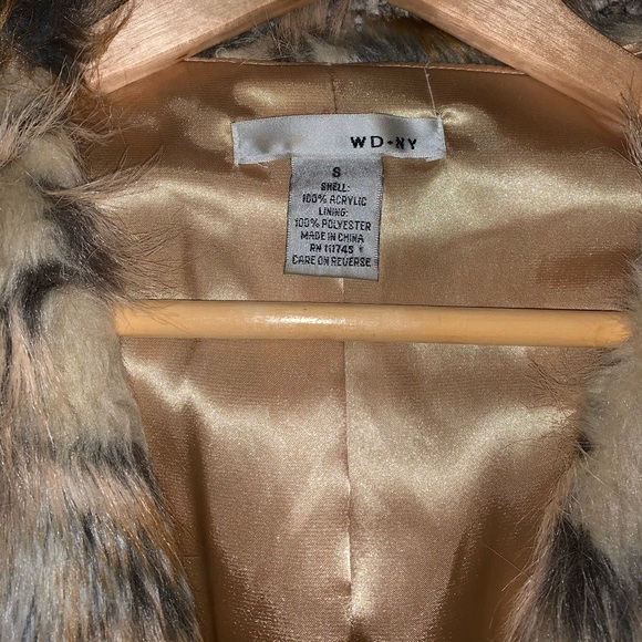 WDNY Fur Vest - Picture 3 of 4